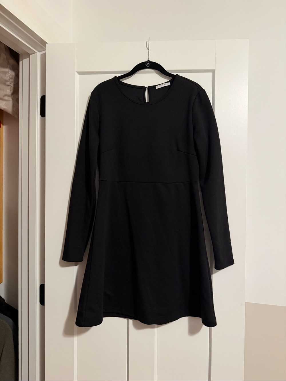 Pieces Women's Black Long-Sleeve Mini Dress - Elegant A-Line